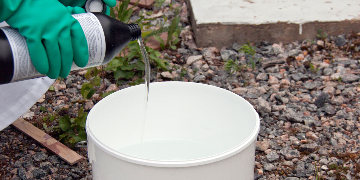 mixing mold removal solution with water