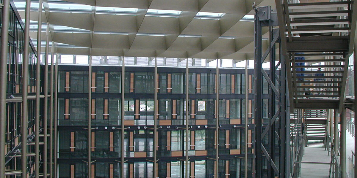 Good gloss and color retention