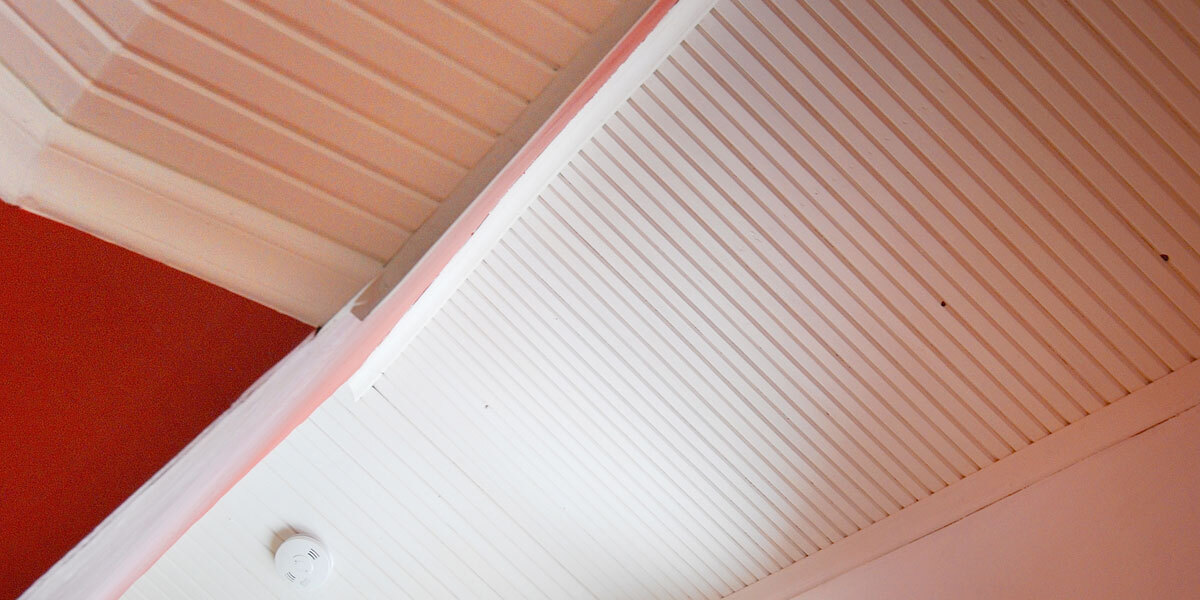 Levels attractively and does not splash