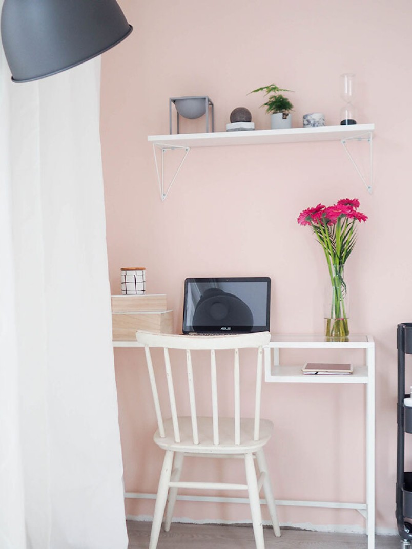 Ideas for the home office: cheer the room up with pink