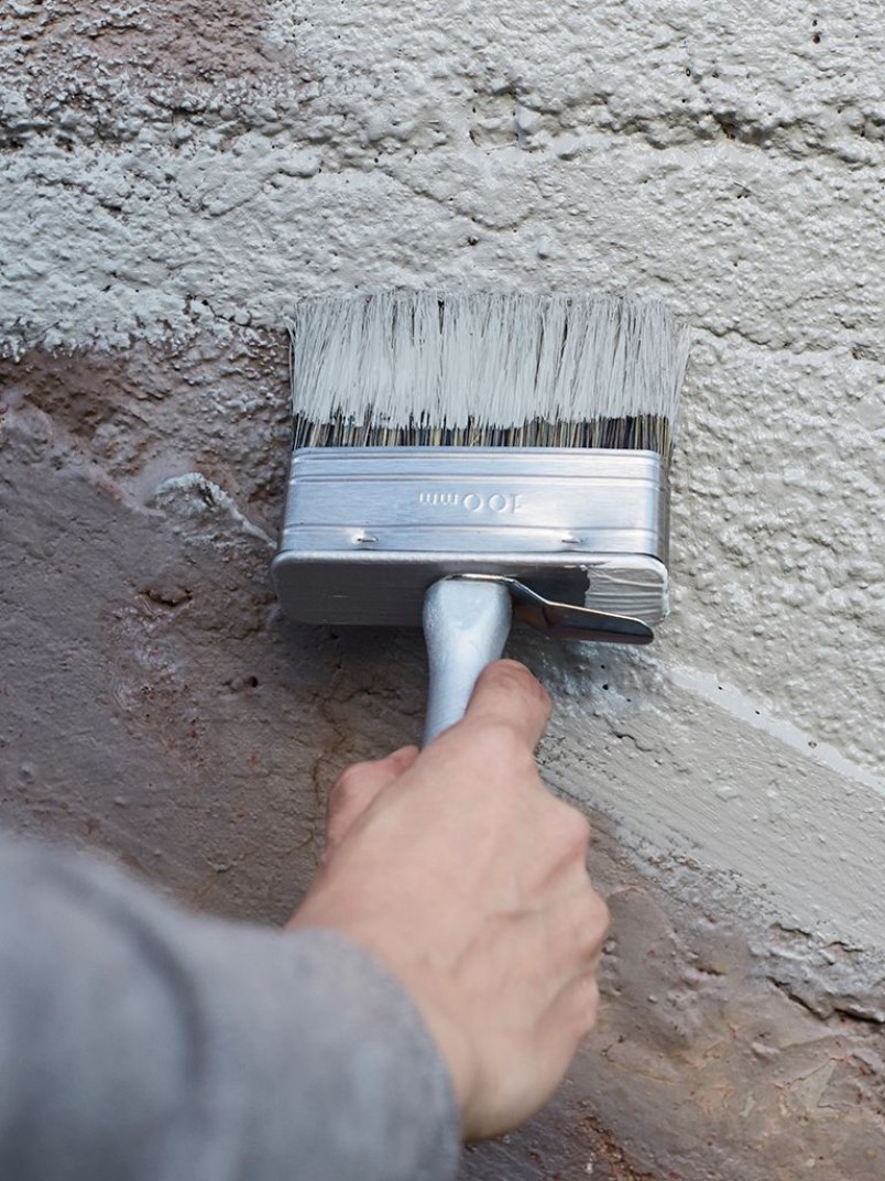 socle in old farmhouse