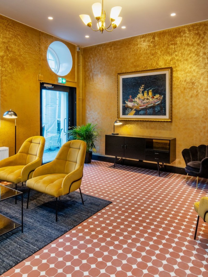 Golden interior walls of Jungmann