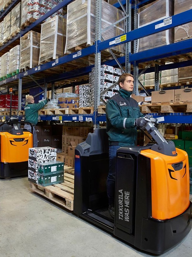 Truck painting Tikkurila Temasolid SC-F 20