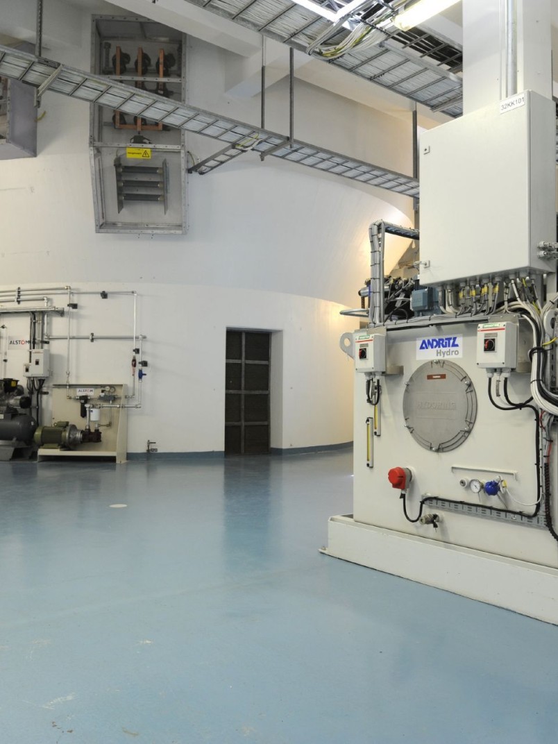 Coating solutions for floors in production plants and the chemical industry