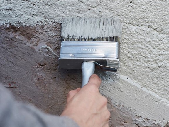 socle in old farmhouse
