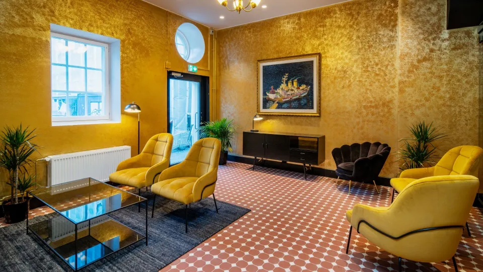 Golden interior walls of Jungmann