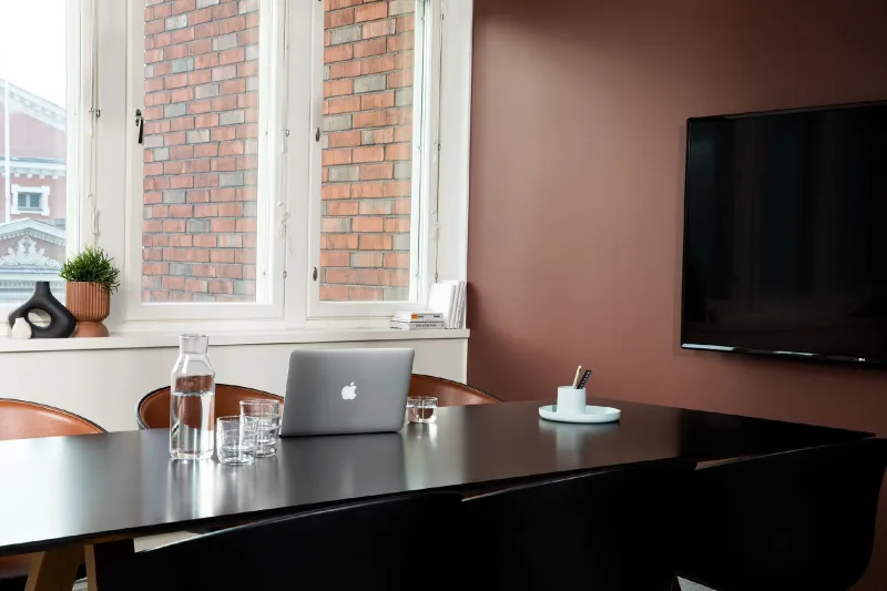 Color Now 2022 palette for office interior